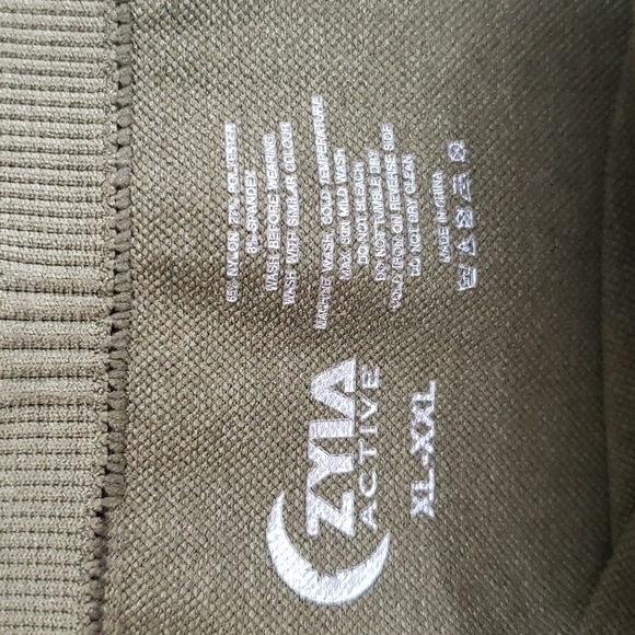 Zyia Active Cropped Army Green Leggings - Picture 6 of 6